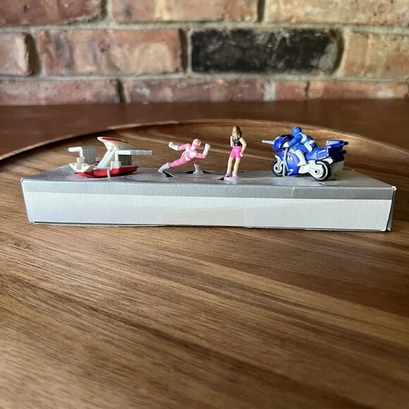 Micro Machines Mighty Morphin Power Rangers #5 Pink Ranger Set Galoob 1994 - Picture 16 of 16